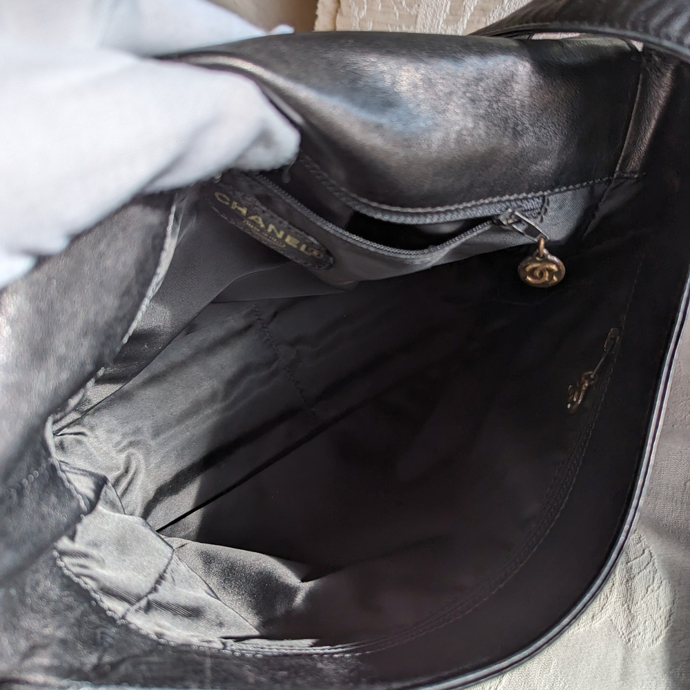 Rare Black Lambskin Large CC Tassel Hobo Bag Gold Hardware, 1996-1997 - Picture 10 of 13